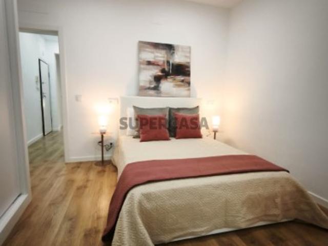 Apartamento T3 Renovado com Varanda e Suite em Benfica, Lisboa!