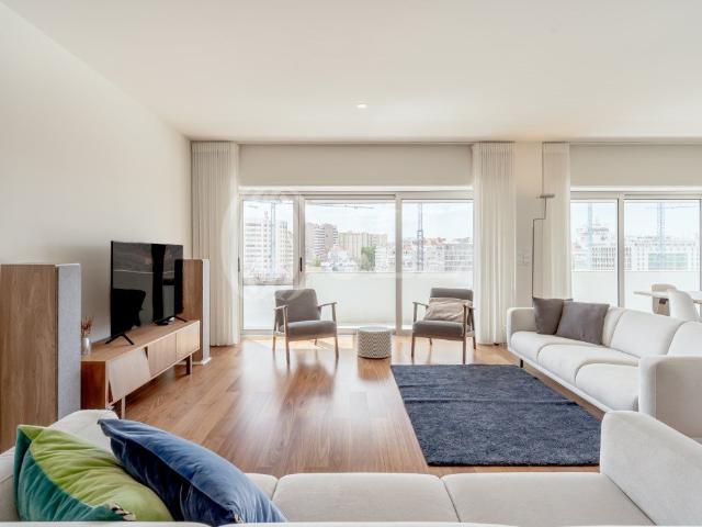Apartamento T3, renovado com varandas, em Lisboa 0m² Alvalade
