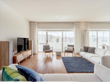 Apartamento T3, renovado com varandas, em Lisboa 0m² Alvalade