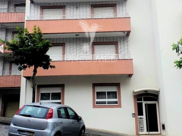 Apartamento T3 renovado e mobilado