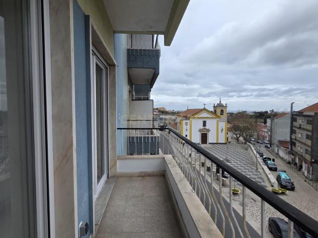 Apartamento T3 Renovado em Camarate