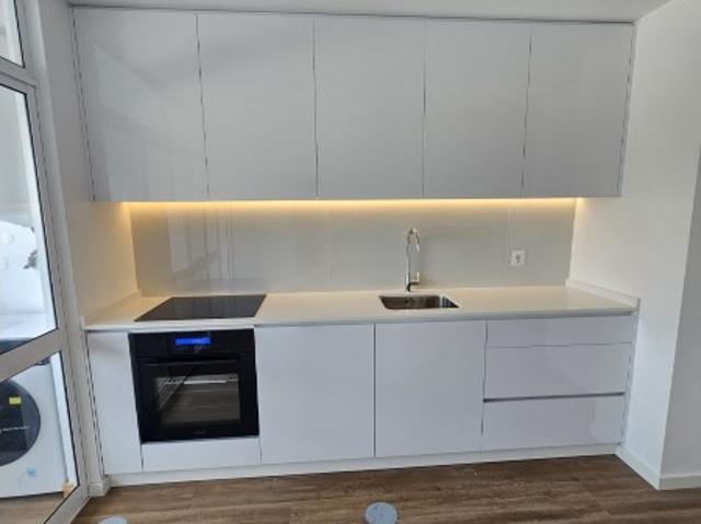 Apartamento T3 renovado em Grijó Condomínio fechado e garagem para 2 viaturas