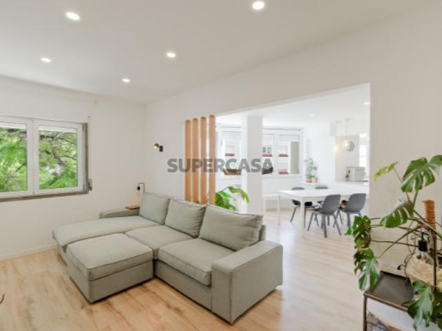 Apartamento T3 Renovado em Linda a Velha