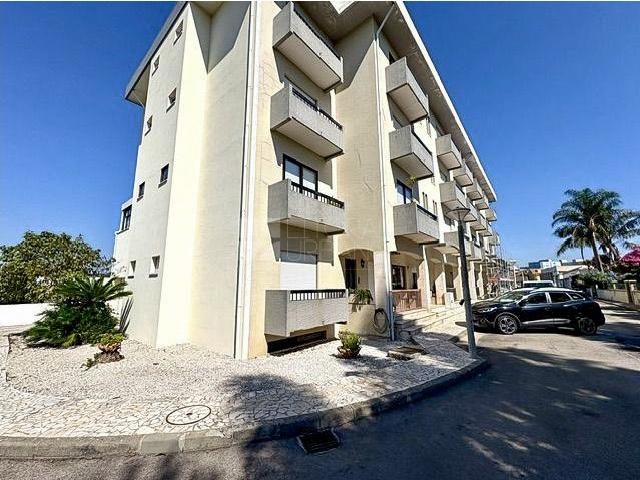 Apartamento T3 renovado em Paços de Brandão