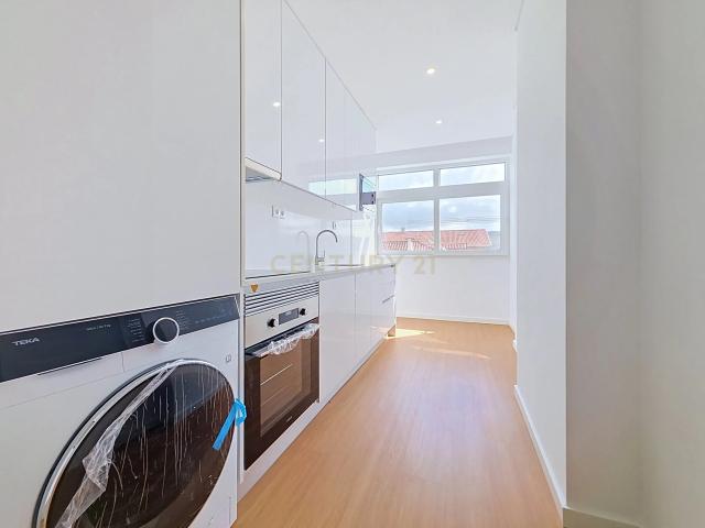 Apartamento T3, Renovado em Santo António dos Olivais, Coimbra
