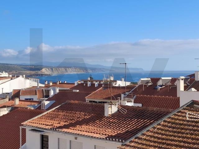 Apartamento T3 Remodelado | Estacionamento privativo | Centro da vila | Ericeira | 565.000€