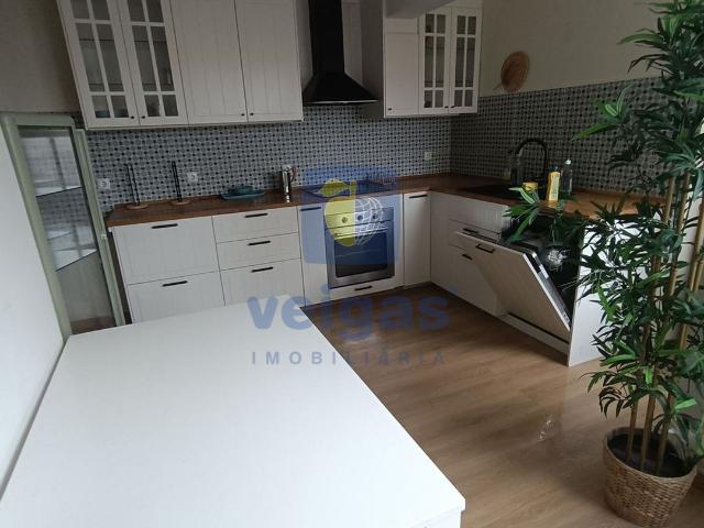 # *Apartamento T3 Renovado, Luminoso e com Vista Parcial para o Rio Tejo