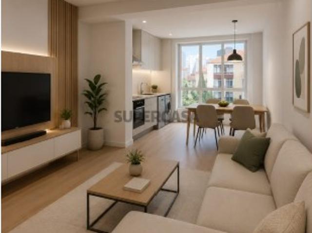 Apartamento T3 renovado no Forte da Casa