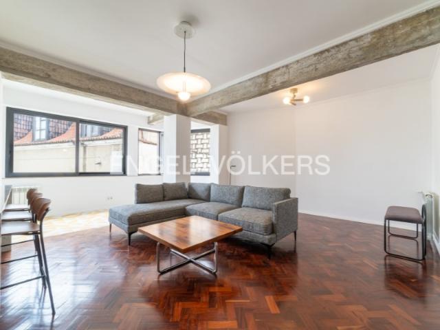 Apartamento T3 renovado no Principe Real