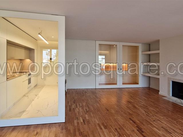 Apartamento T3 renovado Quinta de Miramar