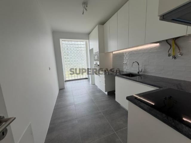 Apartamento T3 renovado Rua Agatão Lança, Sobreda de Caparica