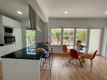 Apartamento T3 reabilitado com varandas em Benfica 85m² Benfica