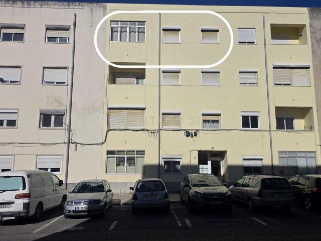 Apartamento T3 | Rio de Mouro com contrato de arrendamento em vigor | Oportunidade de Investimento