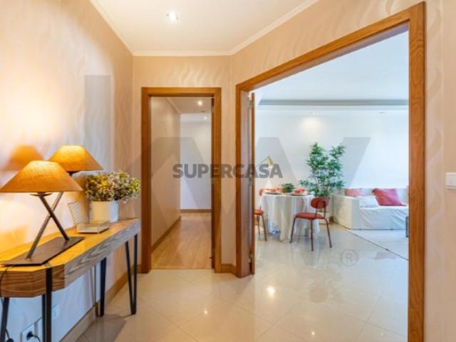 Apartamento T3 | Rua Beatriz Costa Urbanização da Ribeirada, Odivelas