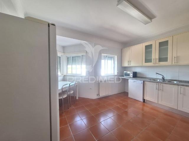 Apartamento t3, rua jornal “o almonda”, torres novas