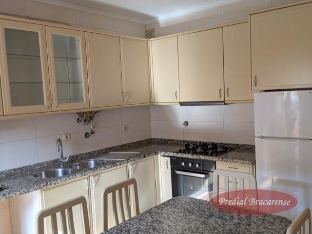 Apartamento T3 semi mobilado junto a estação dos comboios