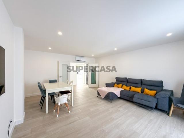 Apartamento T3 Semi Novo, c/ Garagem em Constância