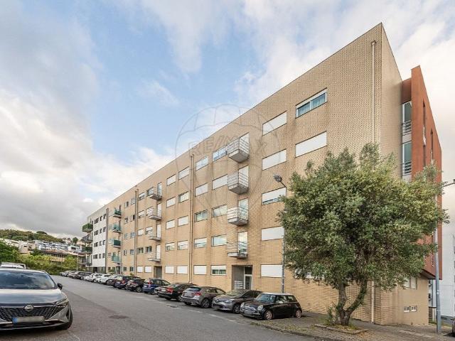 Apartamento T3 sito na Rua Amália da Costa Lima, uma zona ex. 0m² Gualtar