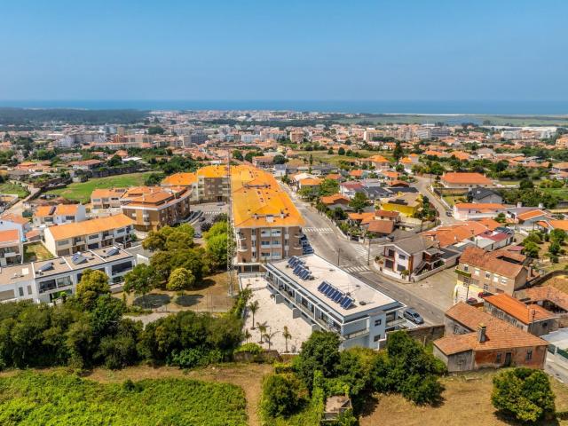 Apartamento T3 soalheiro e com 109 m2 de área útil