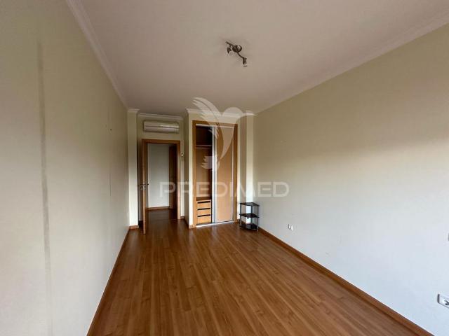 Apartamento t3/com garagem para arrendamento em santarém