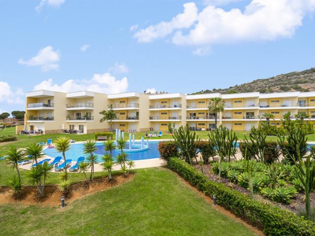 Apartamento T0+1 com Piscina e Jardins junto à Marina de Alb. 85m² Albufeira e Olhos de Água