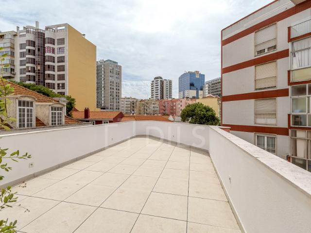 Apartamento T2 novo em Campolide, Amoreiras