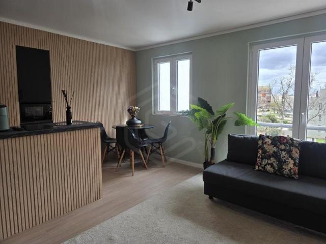 Apartamento T0+2 renovado, com piscina junto à Marina de Vil. 45m² Quarteira