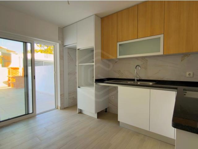 Apartamento T0+ 2 em condomínio fechado com piscina na Manta Rota, Algarve