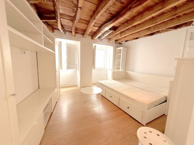 Apartamento T0, centro de Torres Vedras