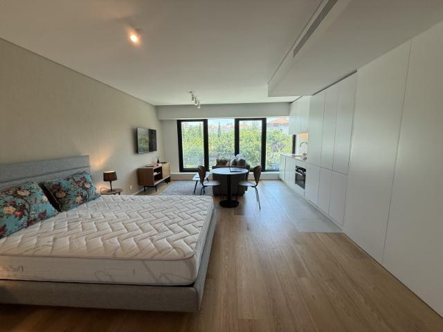 Magnífico apartamento T0, com 1 lugar de garagem, 1 arrecadação inserido no Empreendimento 'LX Living' | Lisboa Amoreiras Campolide