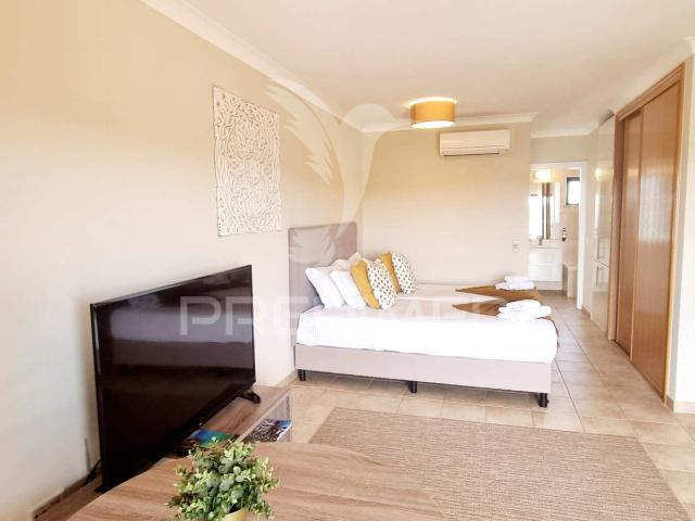 Apartamento T0 com amplo terraço, alta rentabiliadade!