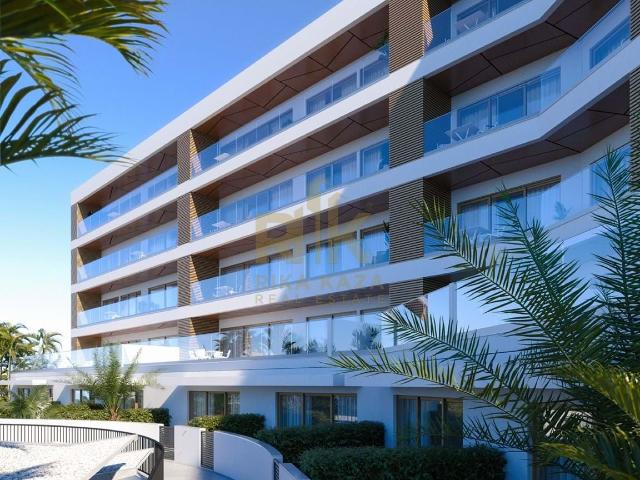 Apartamento T0 com Logradouro e Jacuzzi