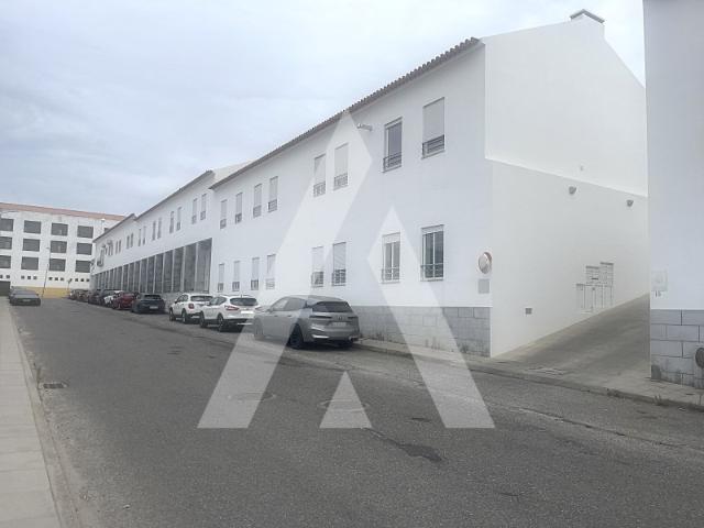 Apartamento T0 com mezanino e garagem