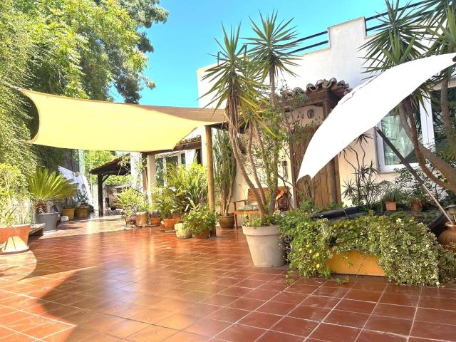 Apartamento T0 com licença AL e terraço de 172m², em Almada