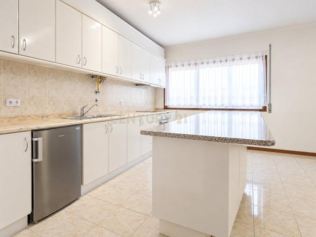 Apartamento T0, com uma divisão extra, Totalmente Equipado, Lugar de Garagem na Póvoa de Varzim, Porto