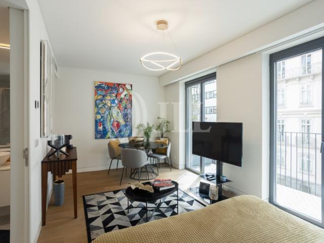 Apartamento T0 com varanda e estacionamento, em Lisboa