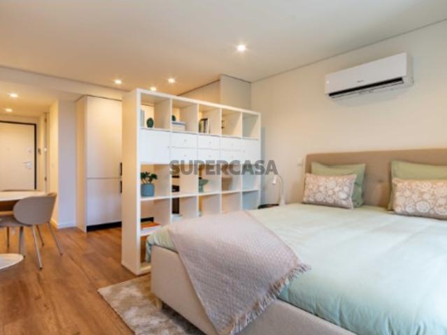 Apartamento T0 | Condomínio Fechado com Piscina, Ginásio e Coworking | Amial
