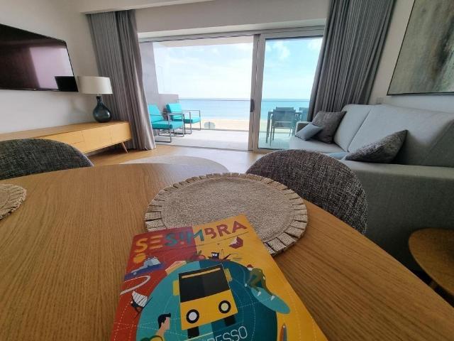 Apartamento T0 Duplex a Estrear, 1ªlinha da praia de Sesimbra