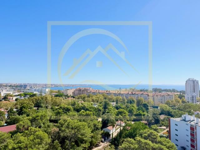 Apartamento T0 em edifício com piscina