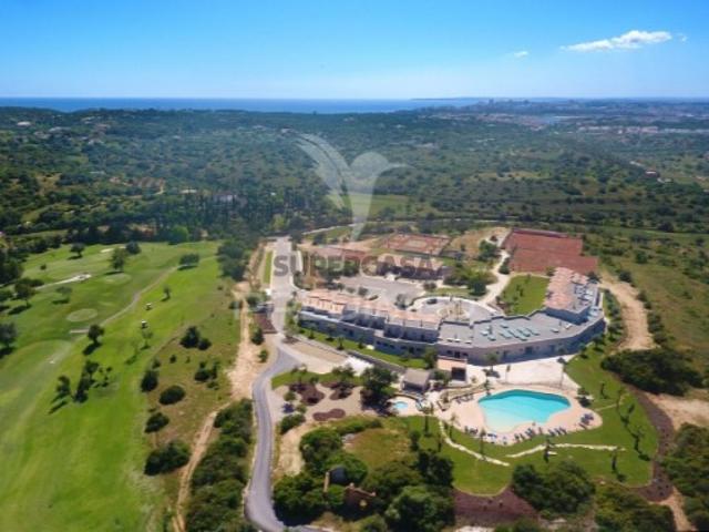 Apartamento T0 em Estômbar e Parchal
