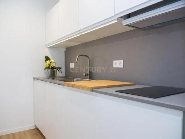 Apartamento T0 mobilado e equipado