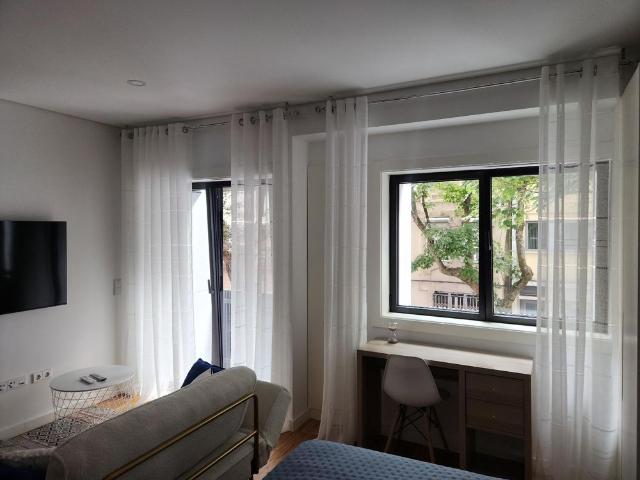 Apartamento T0 na Rua Ferreira Cardoso, junto à Avenida Rodrigues Freitas Novo