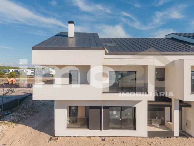 Apartamento T0 novo na praia Pedra do Ouro
