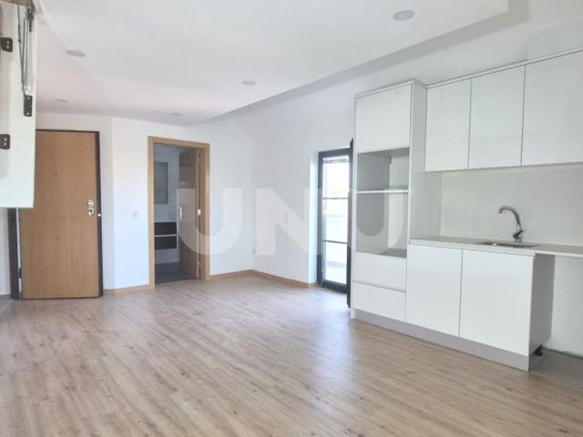 APARTAMENTO T0 NOVO, NO CENTRO DE OVAR!