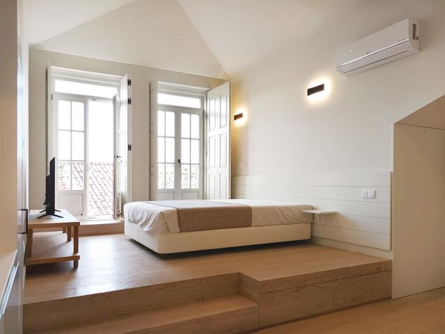 Apartamento T0 novo com varanda, equipado e mobilado, no centro histórico de Braga para arrendamento