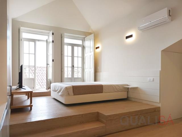 Apartamento T0 novo com varanda, equipado e mobilado, no centro histórico de Braga para arrendamento