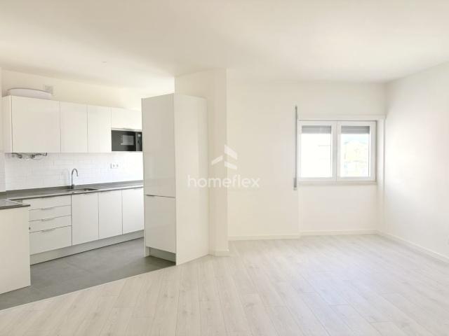 Apartamento T0 Novo com parqueamento, no Bairro Novo!