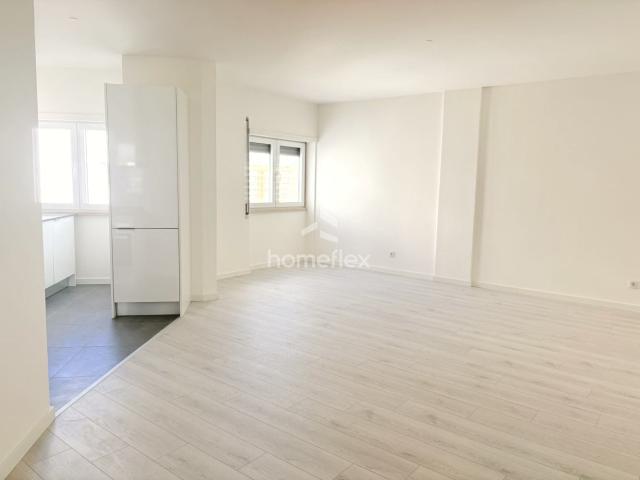 Apartamento T0 Novo com parqueamento, no Bairro Novo!