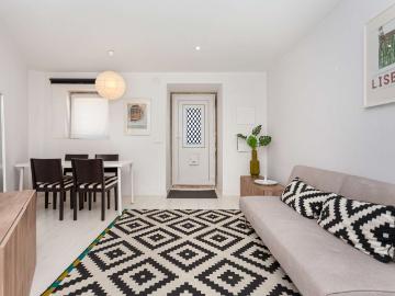 Apartamento T0 para arrendar mobilado na Praça da Alegria, Lisboa