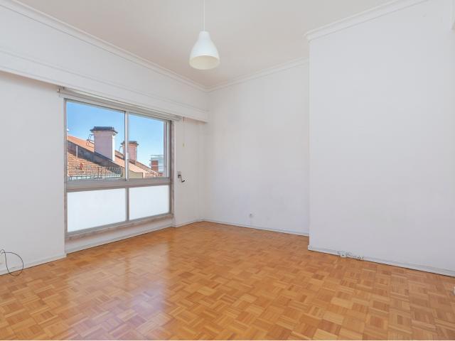 Apartamento T0 remodelado, na Alameda, Lisboa
